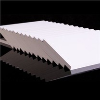 Plastikinė mediena spintelėms