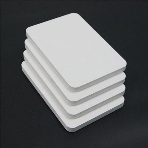 Baltas PVC putplasčio lakštas